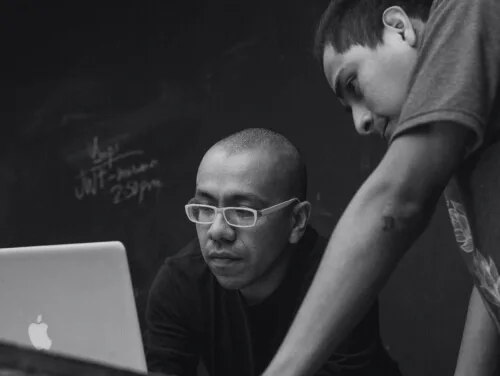 The story behind the project - 蜂鸟电竞